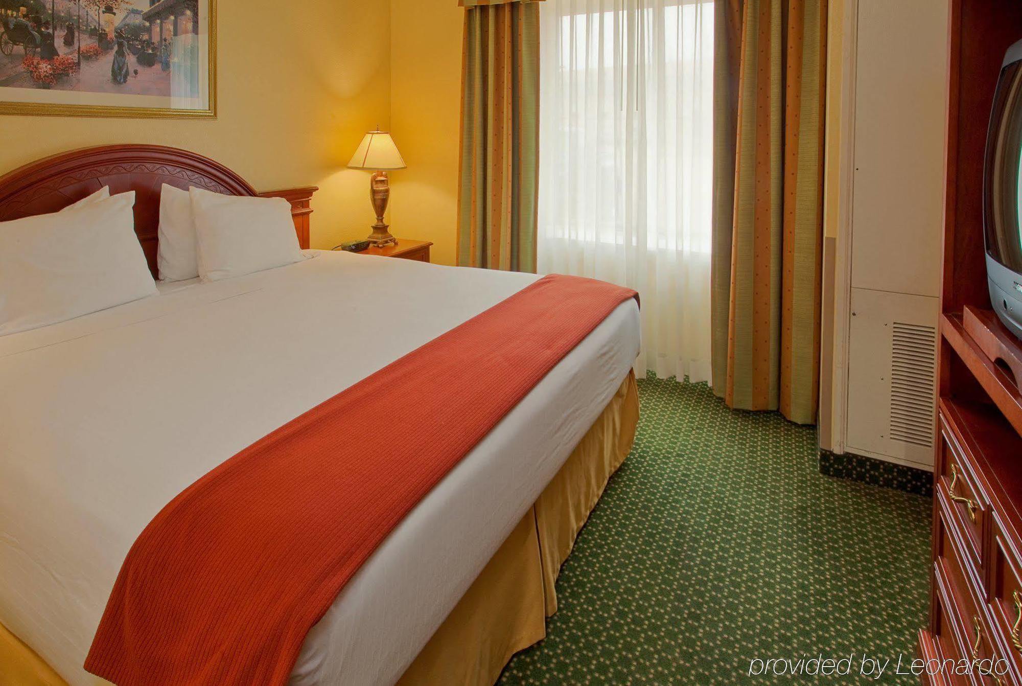 Four Points By Sheraton Dallas Arlington Entertainment District Номер фото